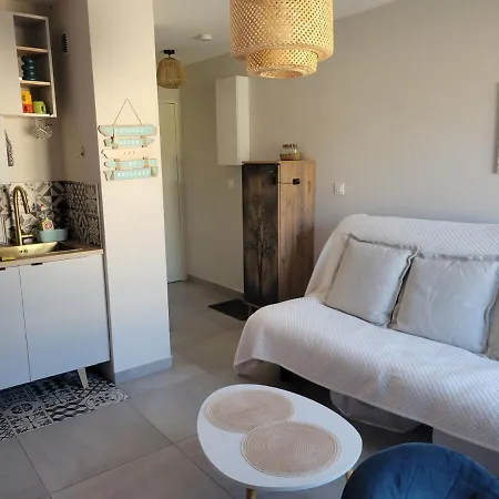 Апартаменты Cozy Beachfront